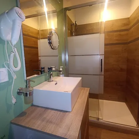 Pour 2 Avec Ascenseur Et Wifi, Proche De La Gare A - Fr-1-338-602 * Sete